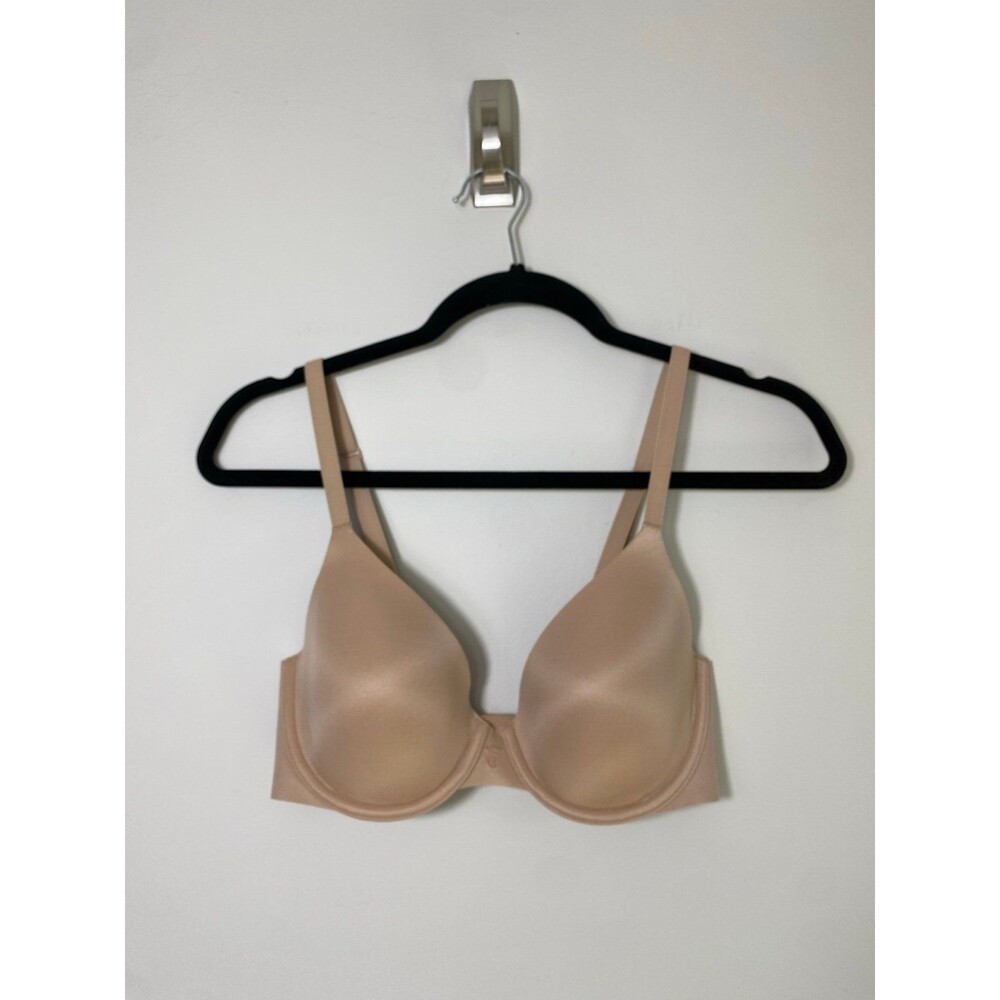 Victoria’s Secret Nude T-Shirt Bra 32D Smooth lightly lined.